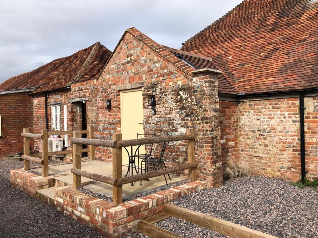 The Barrel Room At The Northbrook Arms Winchester Exterior photo